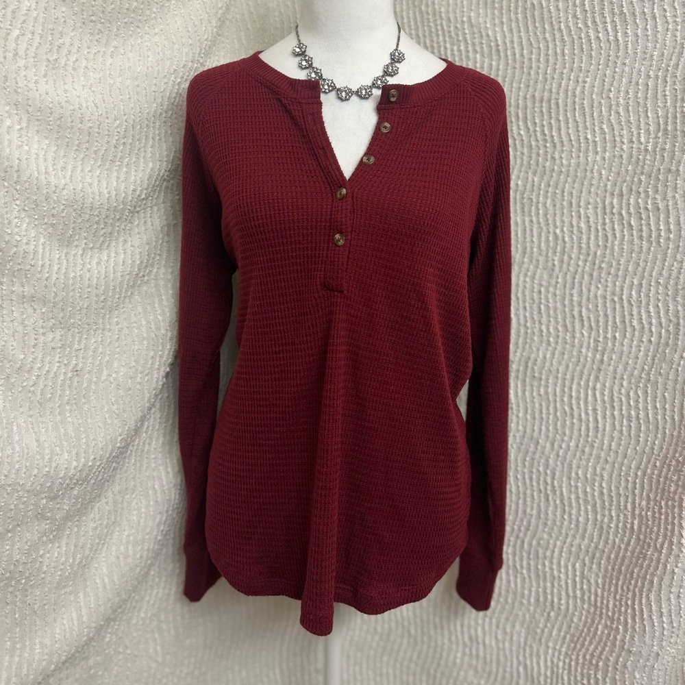 American Eagle Red Long Sleeve Thermal Size Large Brick Red Button Front Layerin